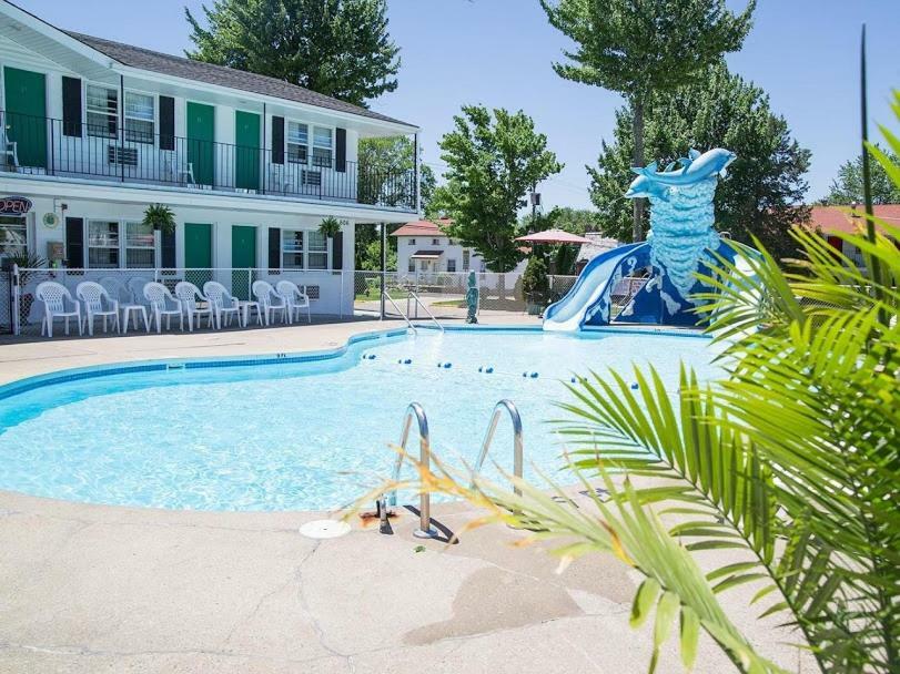 Colonial Motel Уисконсин Делс Екстериор снимка