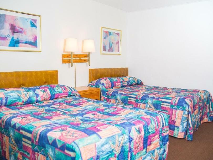 Colonial Motel Уисконсин Делс Екстериор снимка